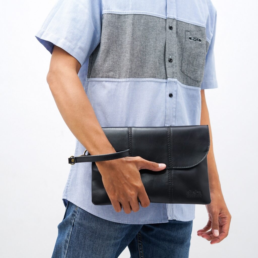 Clutch Leather Alice with model - Mali Indonesia