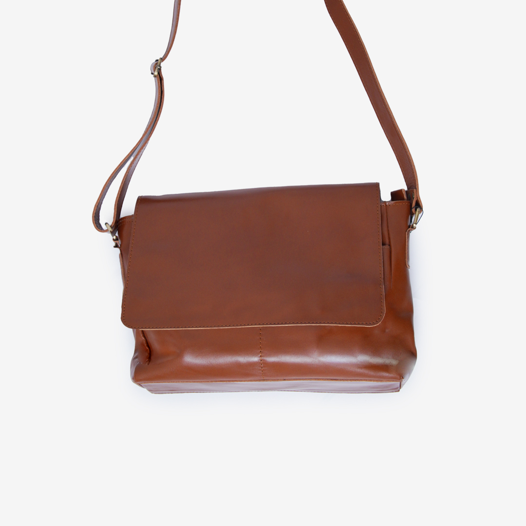 Slingbag Lewis belakang