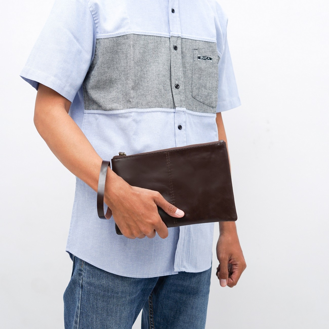 Clutch Gendhis with model - Mali Indonesia